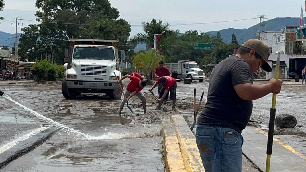 Sel bu kez Meksika'yı vurdu! Yollar çöktü, evleri su bastı... 1
